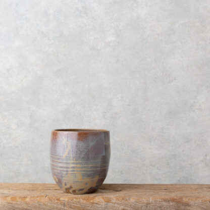 Vase Grès blanc lisse pyrité avec émail. Dimension : 13x12 cm Année 2023